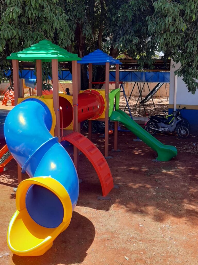 Prefeitura de Iguatemi adquire e instala playgrounds em todas as escolas da Rede Municipal nas áreas urbana e rural