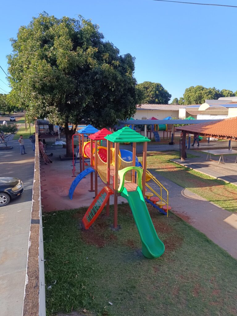 Prefeitura de Iguatemi adquire e instala playgrounds em todas as escolas da Rede Municipal nas áreas urbana e rural