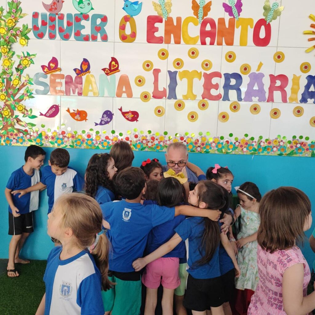 Amambai celebra a Semana Municipal da Leitura com contação de histórias e a presença de escritor na escola