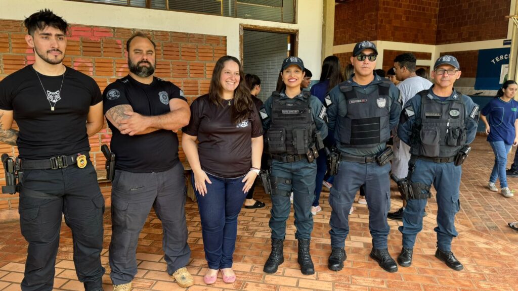 Polícia Militar e Polícia Civil participam de evento sobre profissões para alunos do Ensino Médio, em Amambai