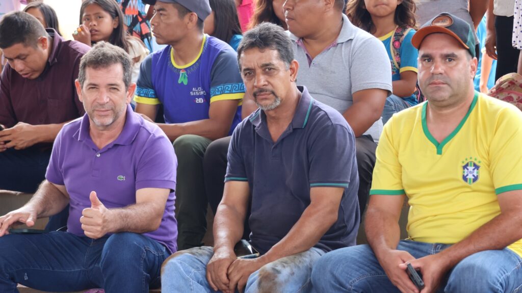 Protesto de alunos da Aldeia Sassoró cobra da Energisa a conclusão da rede elétrica de escola indígena, em Tacuru