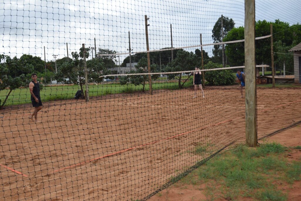 Servidores públicos municipais em Iguatemi participam do 1º Torneio de Vôlei de Areia Misto organizado pelo Sindicato