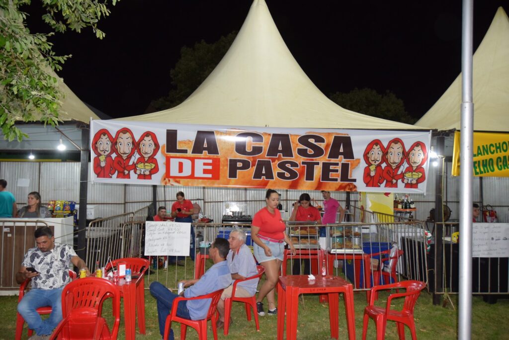 Show com grupo de renome nacional, Traia Véia, reuniu mais de 6 mil pessoas nas comemorações de final de ano, em Iguatemi