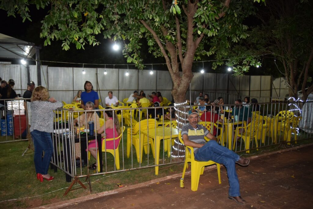 Show com grupo de renome nacional, Traia Véia, reuniu mais de 6 mil pessoas nas comemorações de final de ano, em Iguatemi