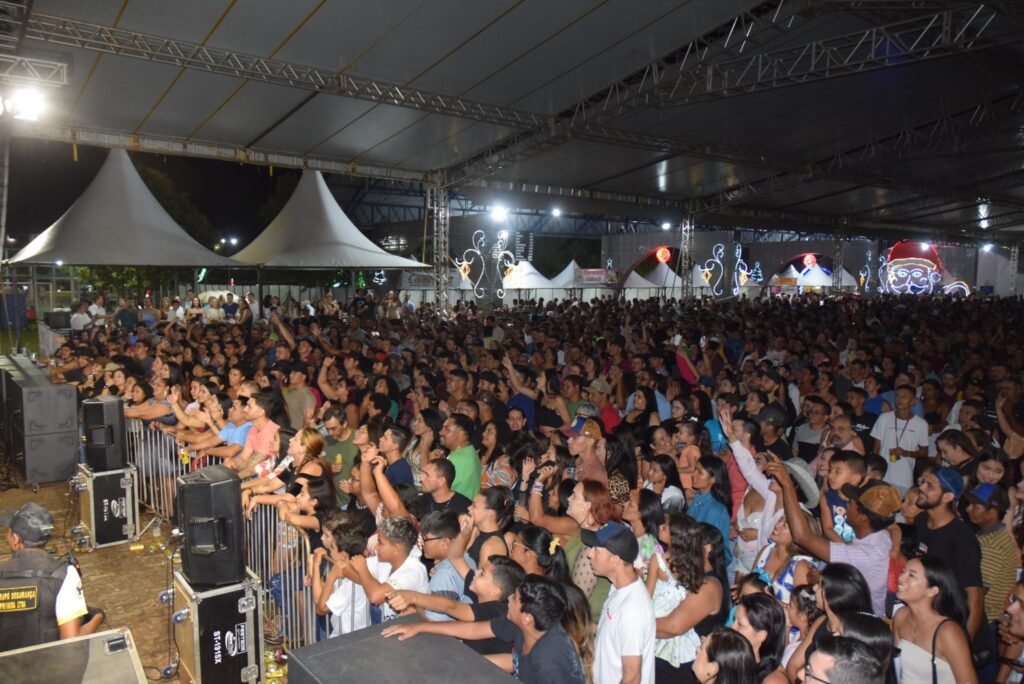 Show com grupo de renome nacional, Traia Véia, reuniu mais de 6 mil pessoas nas comemorações de final de ano, em Iguatemi