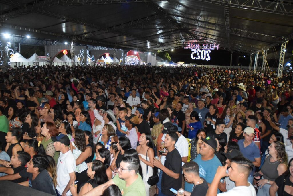 Show com grupo de renome nacional, Traia Véia, reuniu mais de 6 mil pessoas nas comemorações de final de ano, em Iguatemi