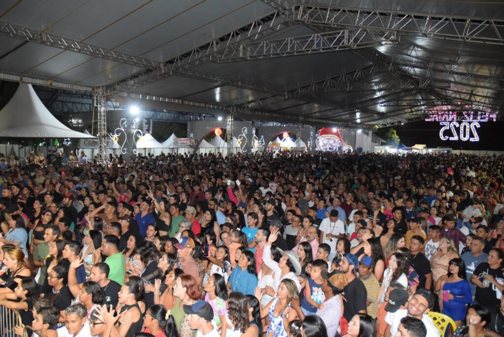 Show com grupo de renome nacional, Traia Véia, reuniu mais de 6 mil pessoas nas comemorações de final de ano, em Iguatemi