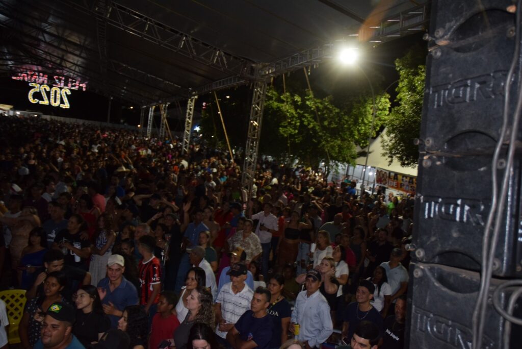 Show com grupo de renome nacional, Traia Véia, reuniu mais de 6 mil pessoas nas comemorações de final de ano, em Iguatemi