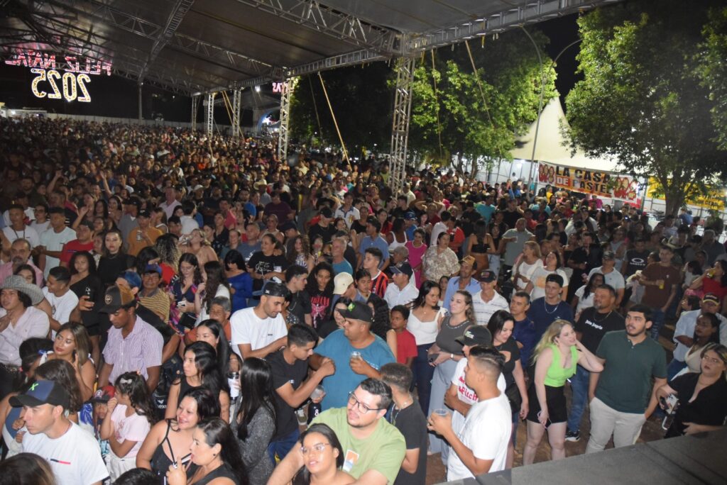 Show com grupo de renome nacional, Traia Véia, reuniu mais de 6 mil pessoas nas comemorações de final de ano, em Iguatemi