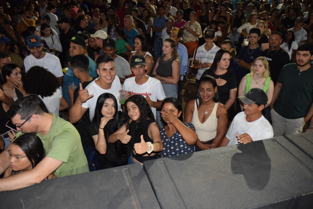 Show com grupo de renome nacional, Traia Véia, reuniu mais de 6 mil pessoas nas comemorações de final de ano, em Iguatemi