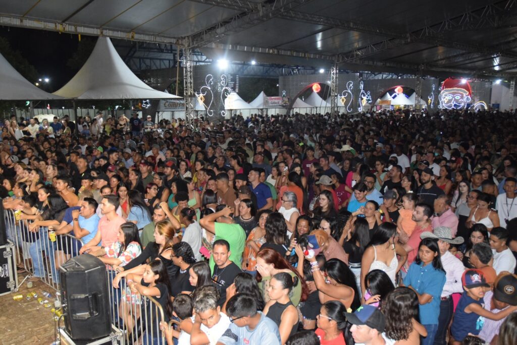 Show com grupo de renome nacional, Traia Véia, reuniu mais de 6 mil pessoas nas comemorações de final de ano, em Iguatemi