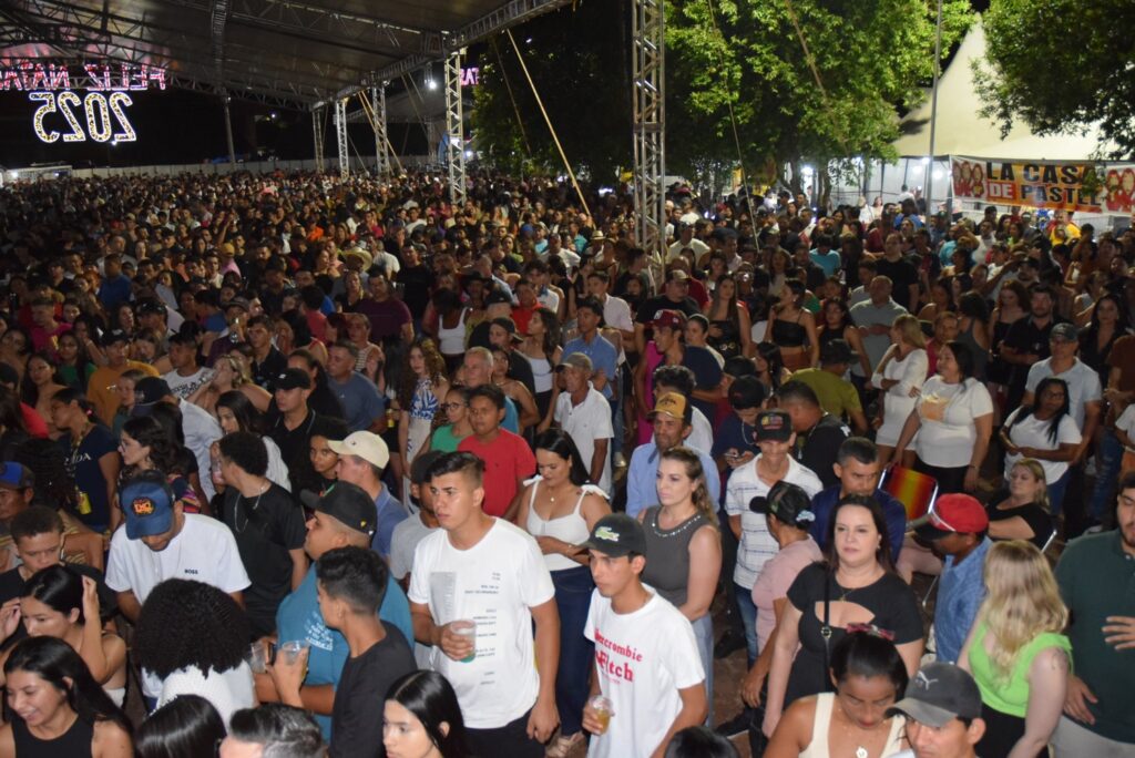 Show com grupo de renome nacional, Traia Véia, reuniu mais de 6 mil pessoas nas comemorações de final de ano, em Iguatemi