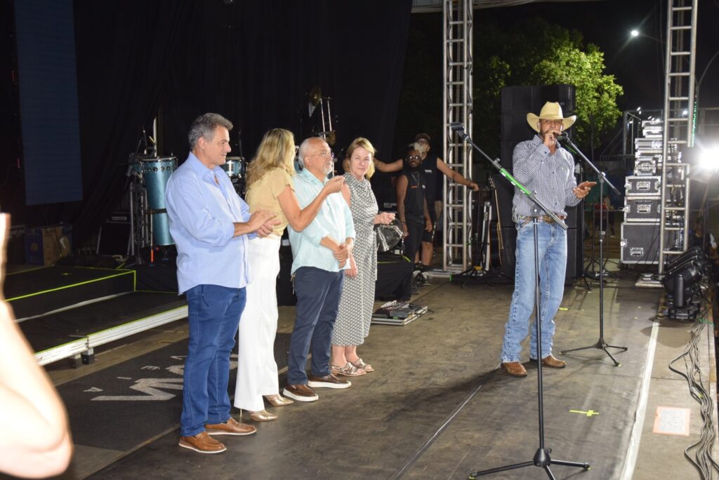 Show com grupo de renome nacional, Traia Véia, reuniu mais de 6 mil pessoas nas comemorações de final de ano, em Iguatemi