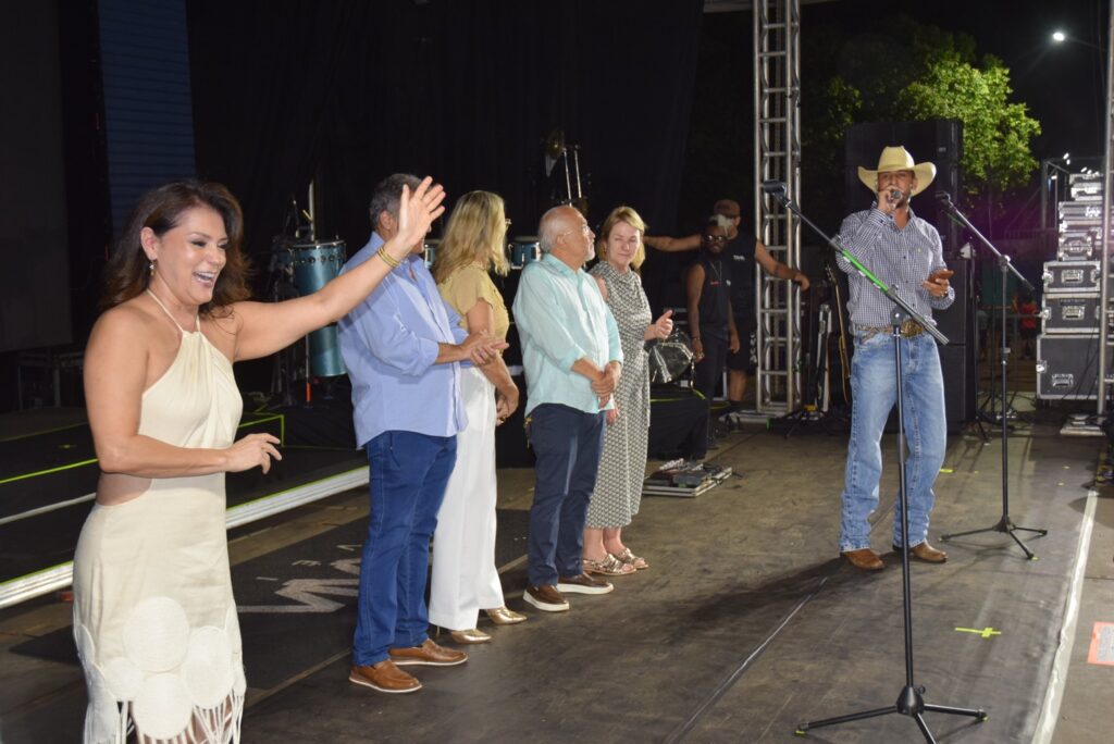 Show com grupo de renome nacional, Traia Véia, reuniu mais de 6 mil pessoas nas comemorações de final de ano, em Iguatemi