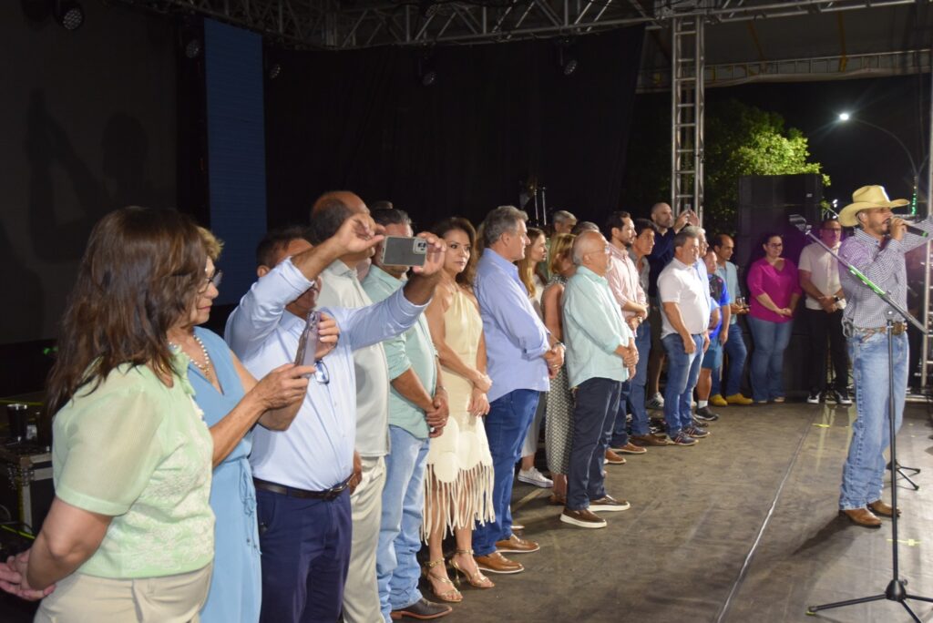 Show com grupo de renome nacional, Traia Véia, reuniu mais de 6 mil pessoas nas comemorações de final de ano, em Iguatemi