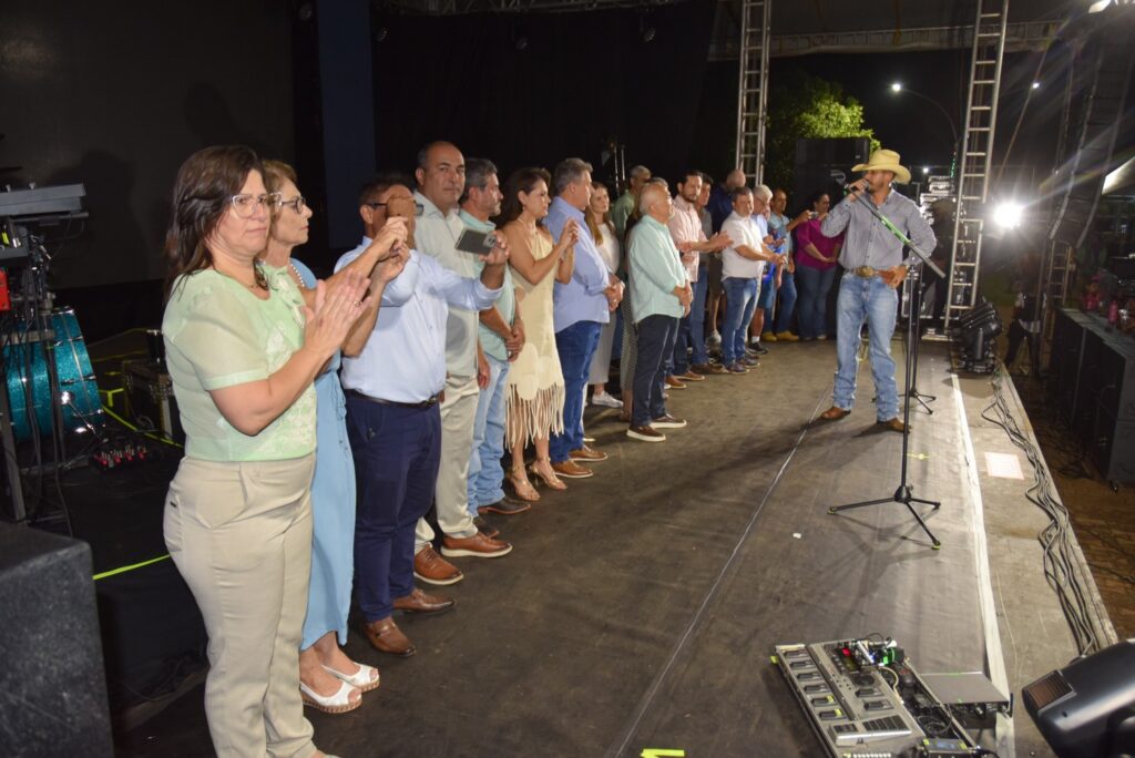 Show com grupo de renome nacional, Traia Véia, reuniu mais de 6 mil pessoas nas comemorações de final de ano, em Iguatemi