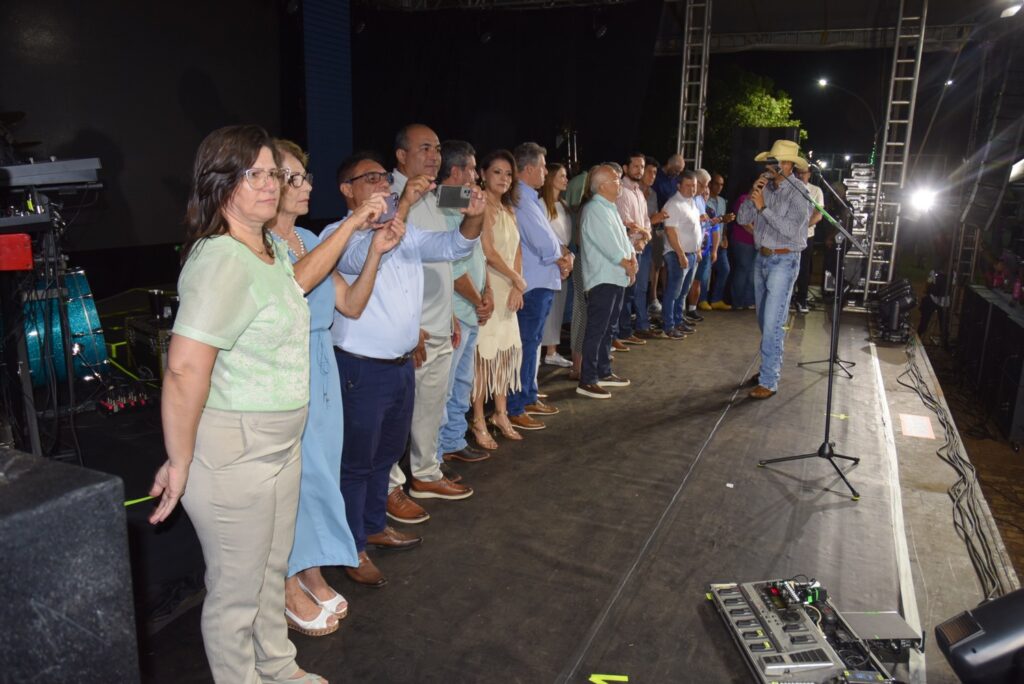 Show com grupo de renome nacional, Traia Véia, reuniu mais de 6 mil pessoas nas comemorações de final de ano, em Iguatemi