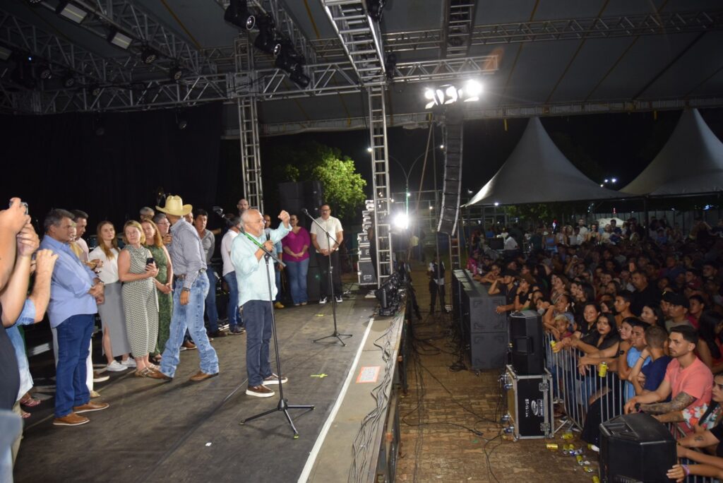 Show com grupo de renome nacional, Traia Véia, reuniu mais de 6 mil pessoas nas comemorações de final de ano, em Iguatemi