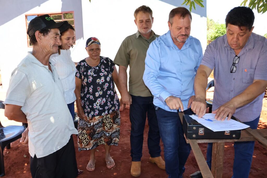 Prefeitura de Paranhos entrega casas para famílias de programa de habitação popular