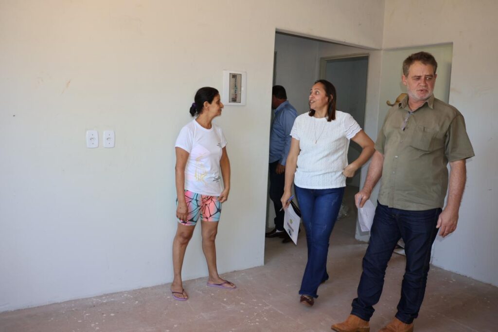 Prefeitura de Paranhos entrega casas para famílias de programa de habitação popular