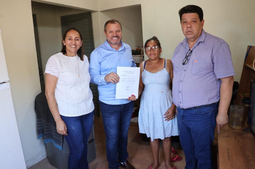 Prefeitura de Paranhos entrega casas para famílias de programa de habitação popular