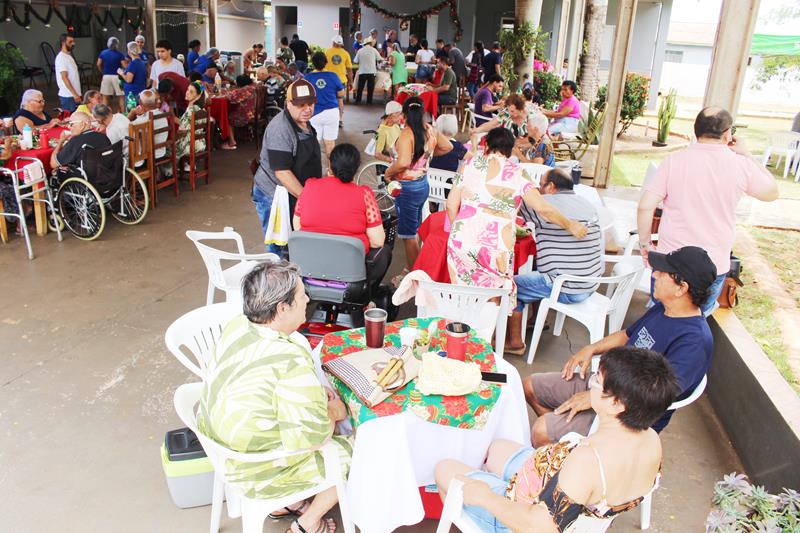 Lar Frei Fabiano de Cristo e Lions Clube promovem confraternização para idosos e familiares em Amambai