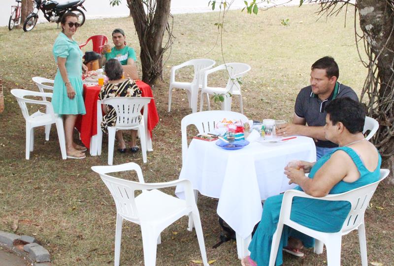 Lar Frei Fabiano de Cristo e Lions Clube promovem confraternização para idosos e familiares em Amambai