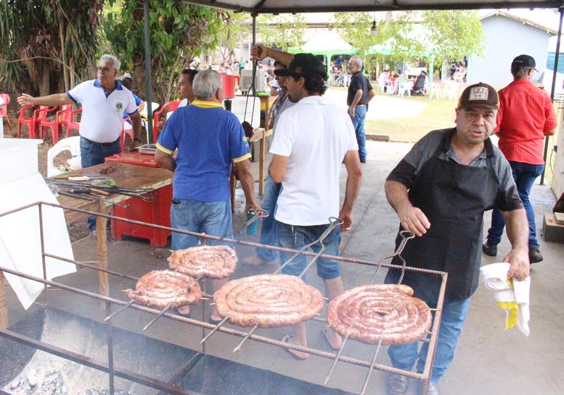 Lar Frei Fabiano de Cristo e Lions Clube promovem confraternização para idosos e familiares em Amambai