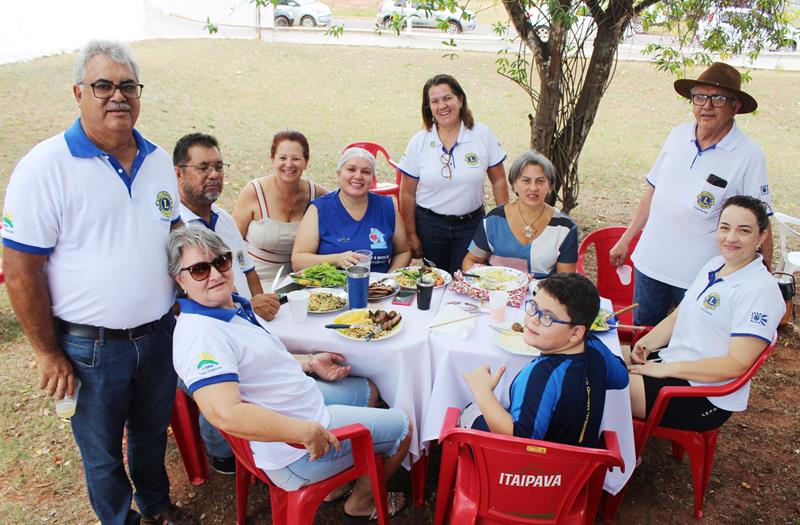 Lar Frei Fabiano de Cristo e Lions Clube promovem confraternização para idosos e familiares em Amambai