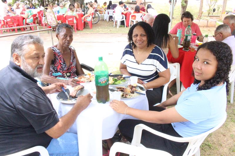 Lar Frei Fabiano de Cristo e Lions Clube promovem confraternização para idosos e familiares em Amambai