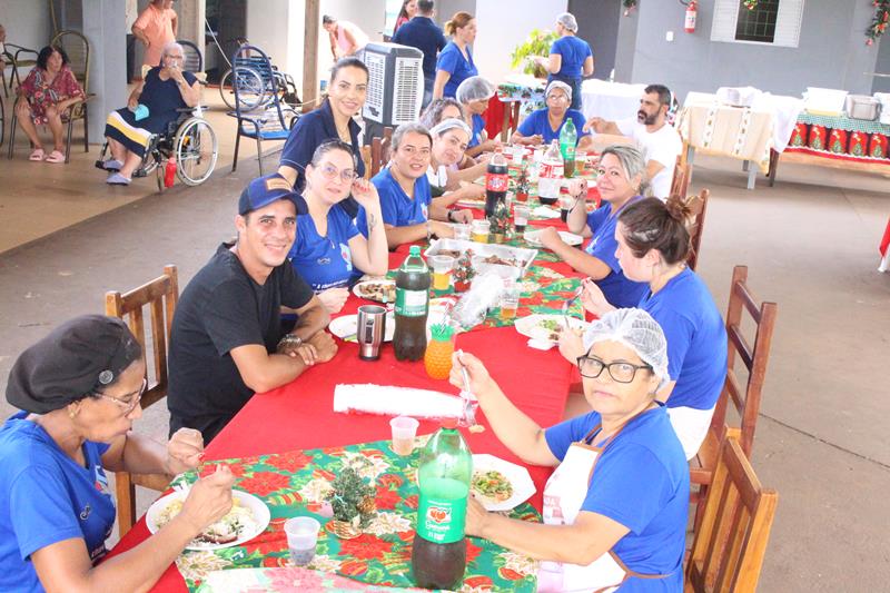 Lar Frei Fabiano de Cristo e Lions Clube promovem confraternização para idosos e familiares em Amambai