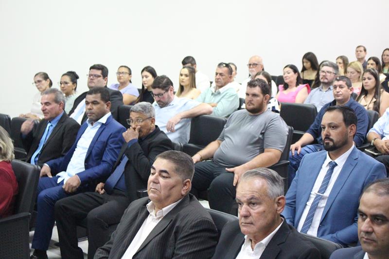 Prefeito, vice-prefeito e vereadores eleitos e reeleitos foram diplomados em Amambai