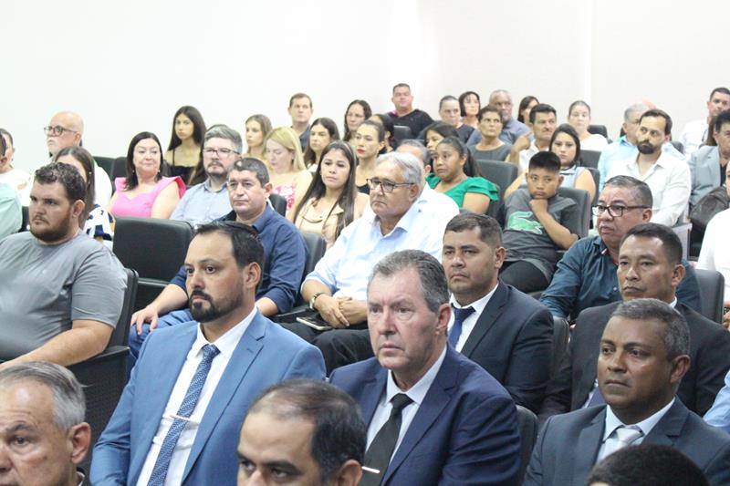 Prefeito, vice-prefeito e vereadores eleitos e reeleitos foram diplomados em Amambai