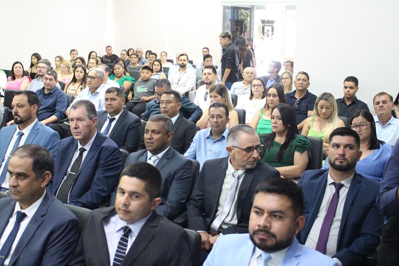 Prefeito, vice-prefeito e vereadores eleitos e reeleitos foram diplomados em Amambai