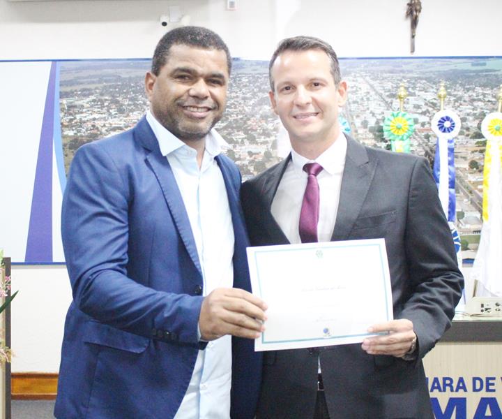 Prefeito, vice-prefeito e vereadores eleitos e reeleitos foram diplomados em Amambai