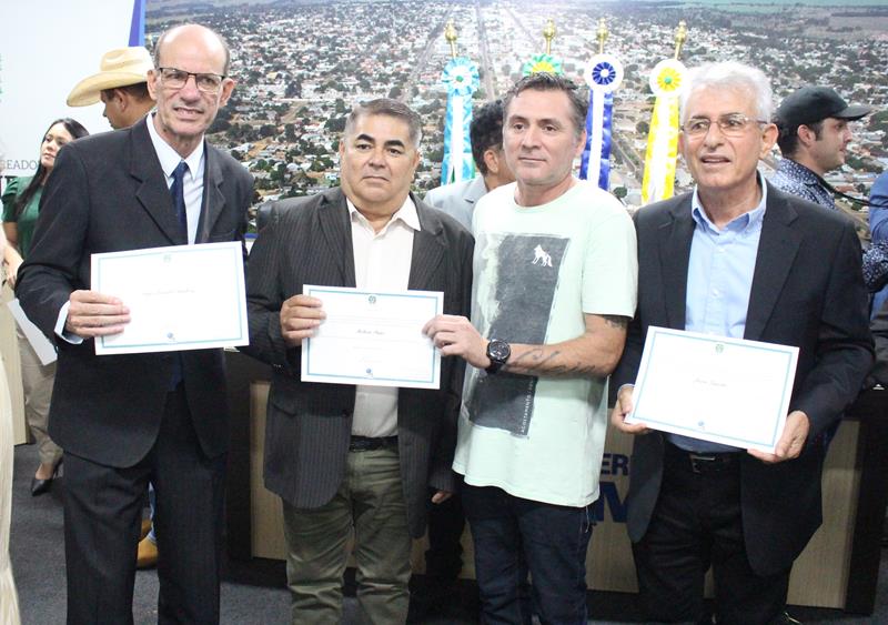 Prefeito, vice-prefeito e vereadores eleitos e reeleitos foram diplomados em Amambai