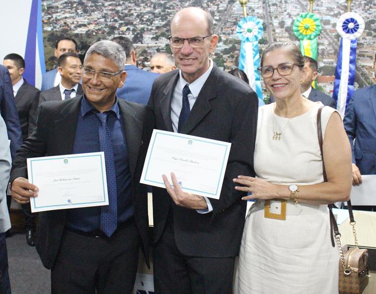 Prefeito, vice-prefeito e vereadores eleitos e reeleitos foram diplomados em Amambai