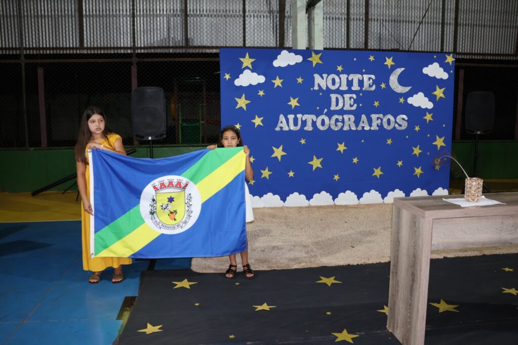 Noite de Autógrafos marca celebração do Projeto Estrela Literária, em Paranhos