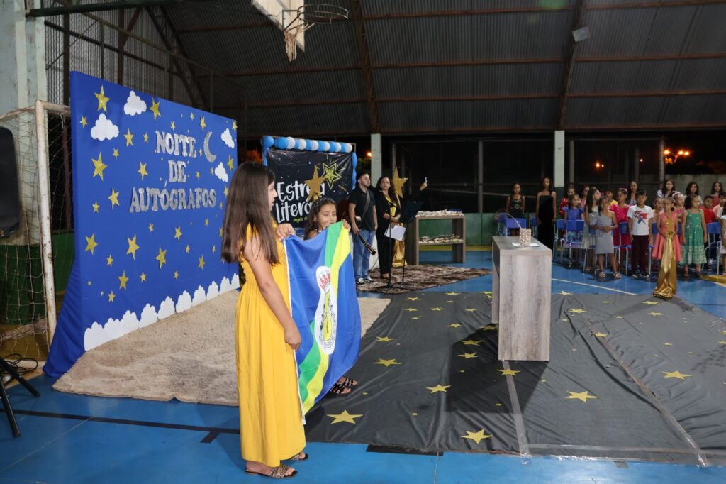 Noite de Autógrafos marca celebração do Projeto Estrela Literária, em Paranhos