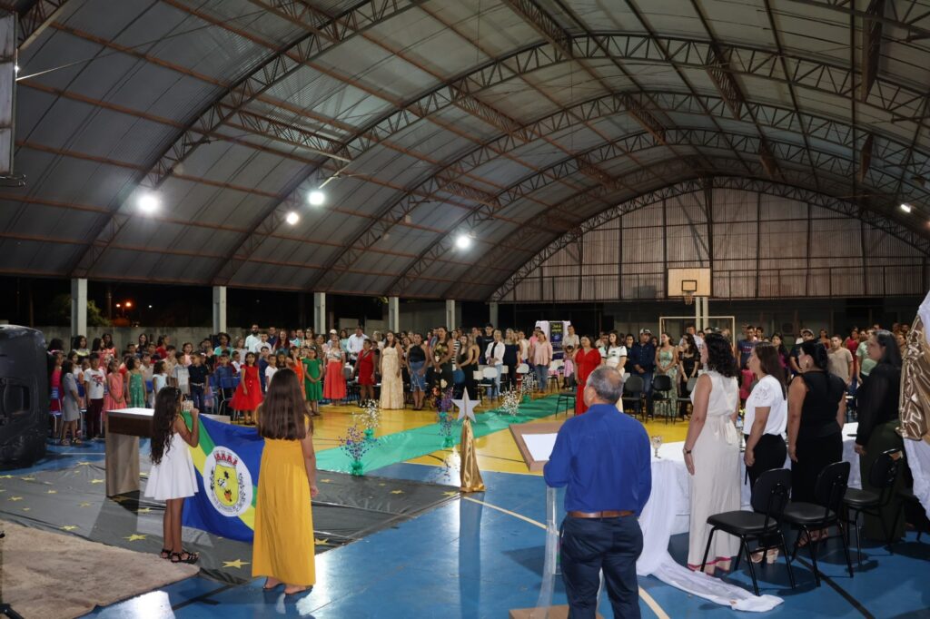 Noite de Autógrafos marca celebração do Projeto Estrela Literária, em Paranhos