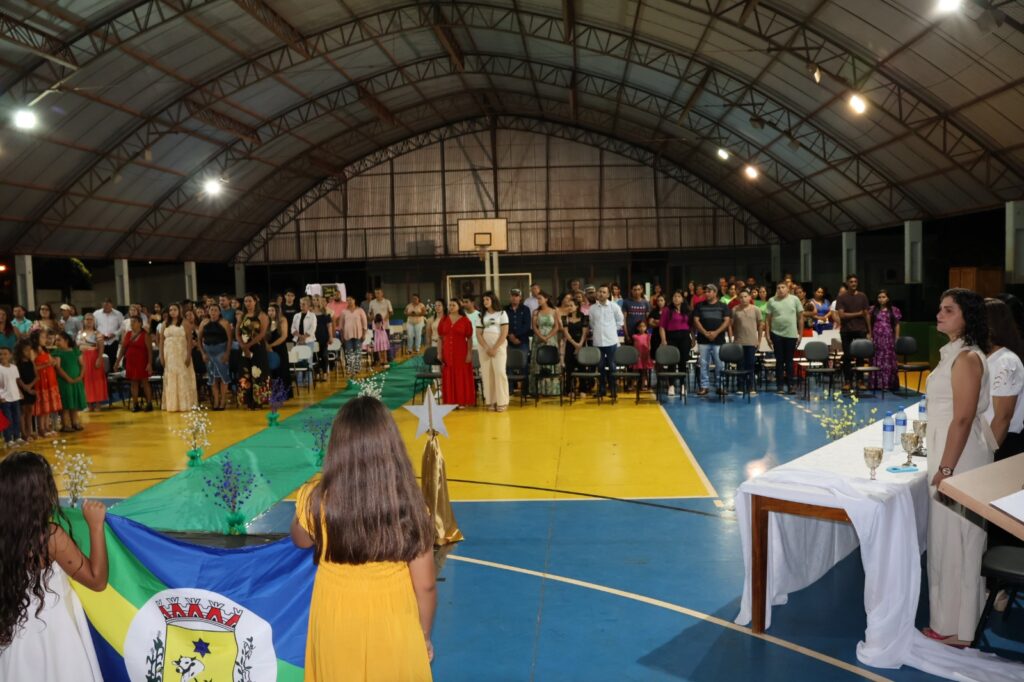 Noite de Autógrafos marca celebração do Projeto Estrela Literária, em Paranhos