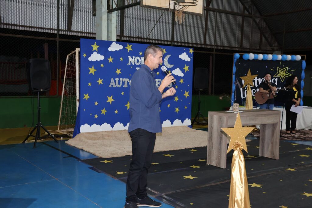 Noite de Autógrafos marca celebração do Projeto Estrela Literária, em Paranhos