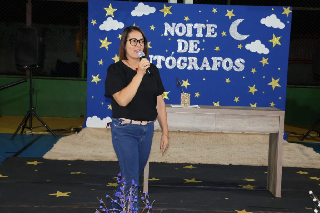 Noite de Autógrafos marca celebração do Projeto Estrela Literária, em Paranhos