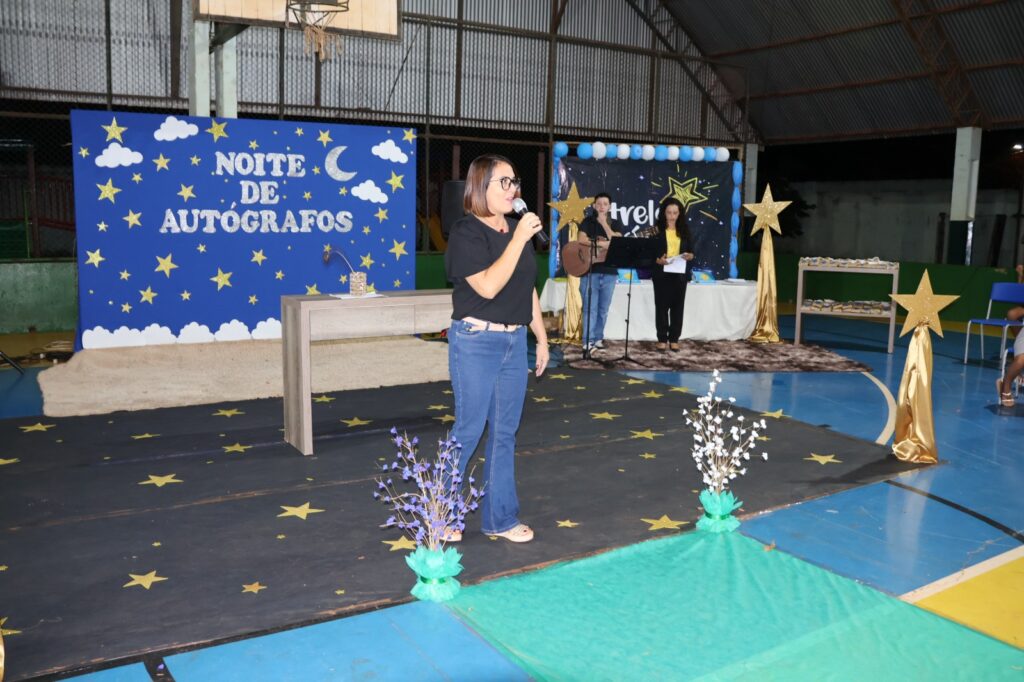 Noite de Autógrafos marca celebração do Projeto Estrela Literária, em Paranhos