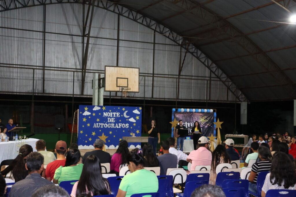 Noite de Autógrafos marca celebração do Projeto Estrela Literária, em Paranhos