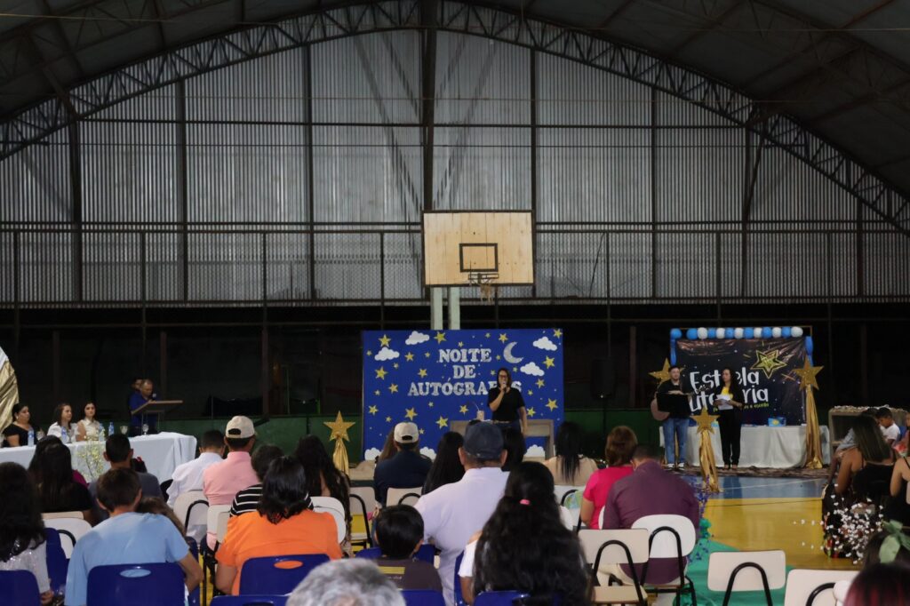 Noite de Autógrafos marca celebração do Projeto Estrela Literária, em Paranhos