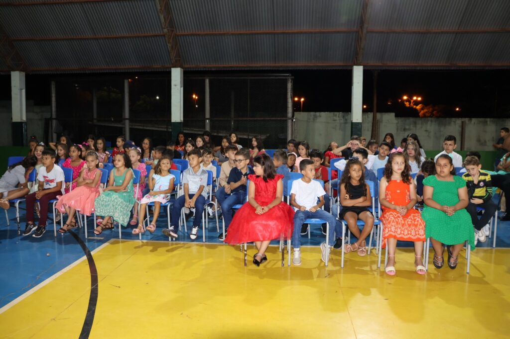 Noite de Autógrafos marca celebração do Projeto Estrela Literária, em Paranhos