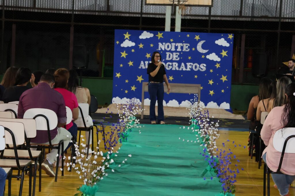 Noite de Autógrafos marca celebração do Projeto Estrela Literária, em Paranhos