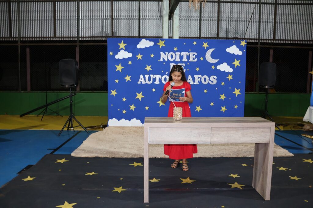 Noite de Autógrafos marca celebração do Projeto Estrela Literária, em Paranhos