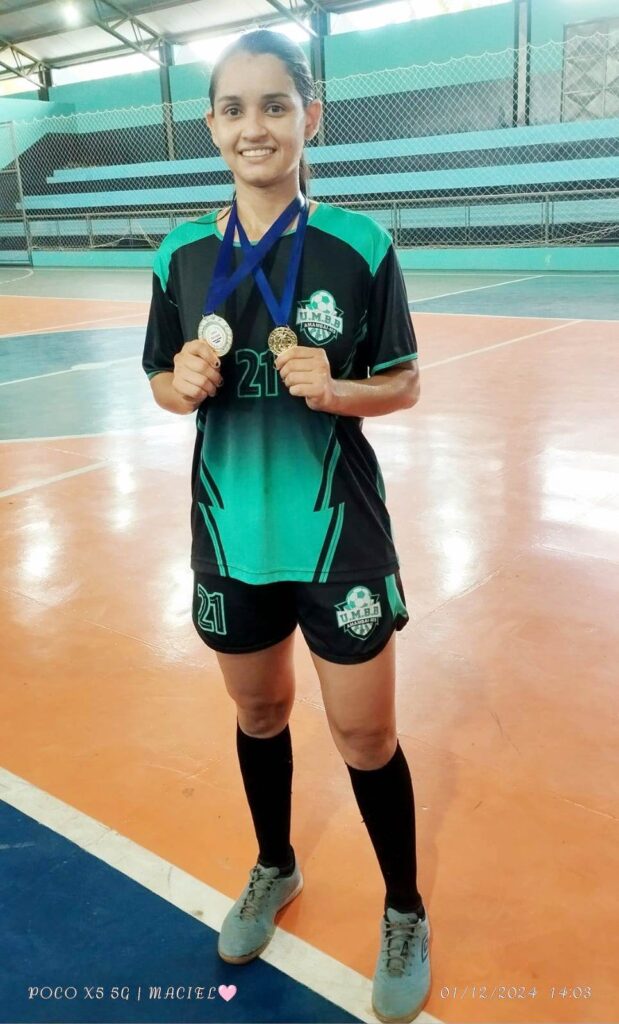 Equipe feminina de Amambai é campeã de torneio de futsal em Coronel Sapucaia